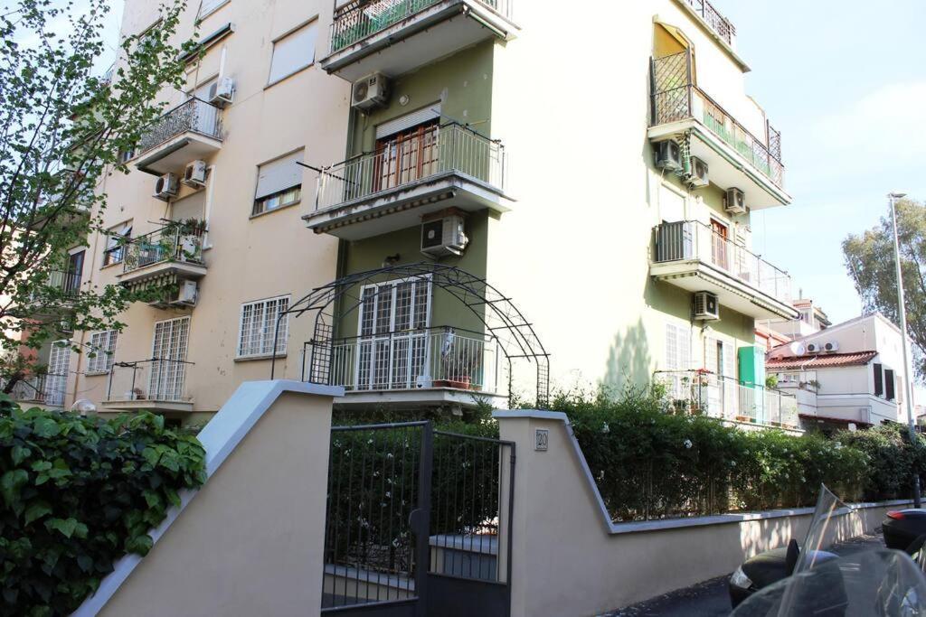 Vicino Via Della Pisana * Rome